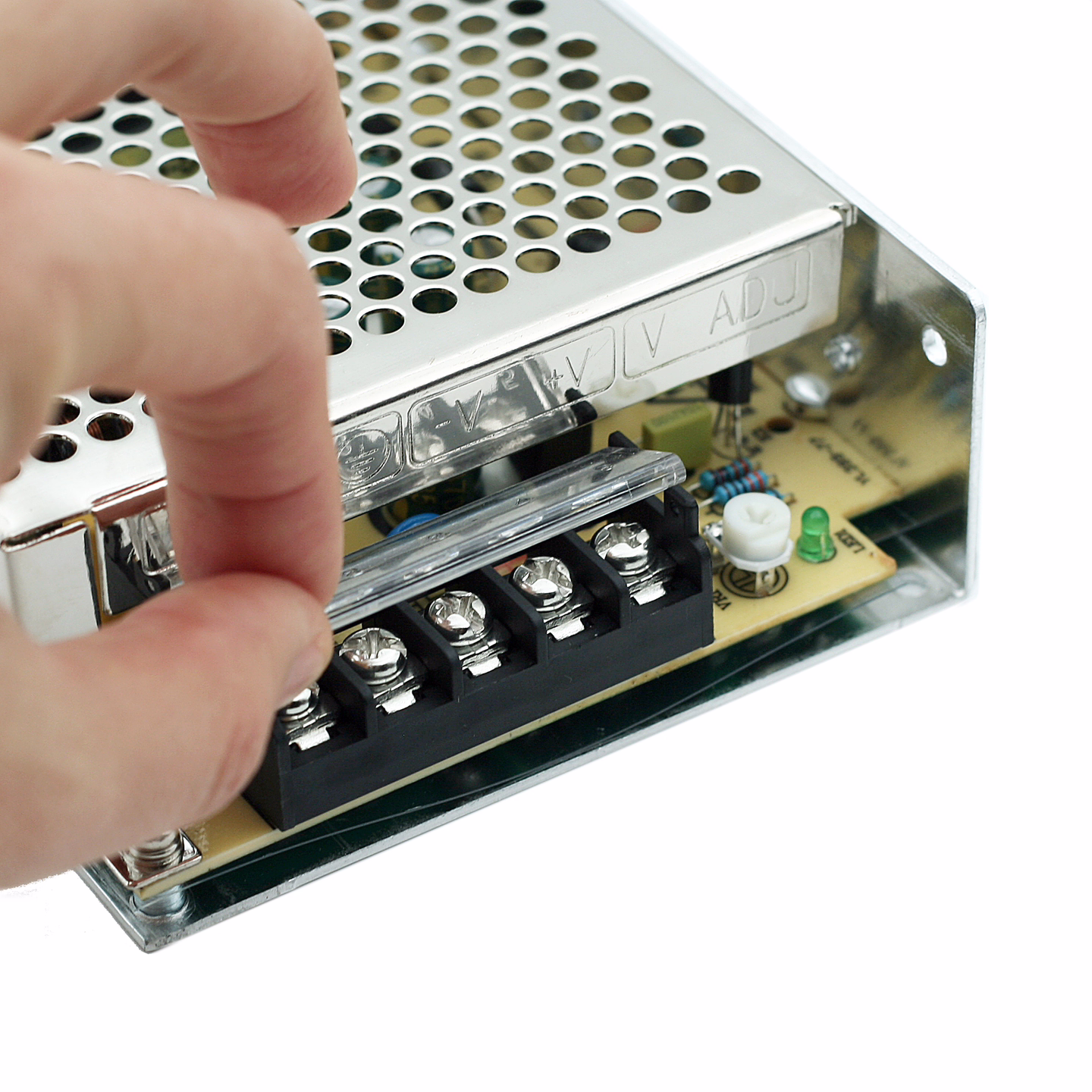 Источник питания INNOCONT. Вход: 220VAC, 0.52А, выход: 50W, 24VDC, 2.1A,-10 +50С, IP20, типы защиты: КЗ, перегрузка, перенапряжение SB-P-50-24