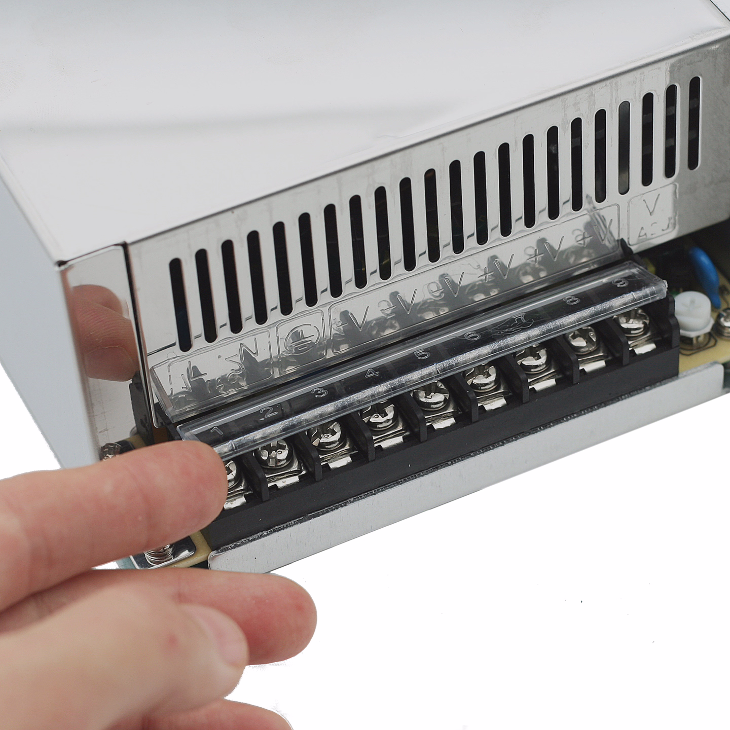 Источник питания INNOCONT. Вход: 220VAC, 5А, выход: 500W, 24VDC, 20A, -10 +50С, IP20, типы защиты: КЗ, перегрузка, перенапряжение SB-P-500-24
