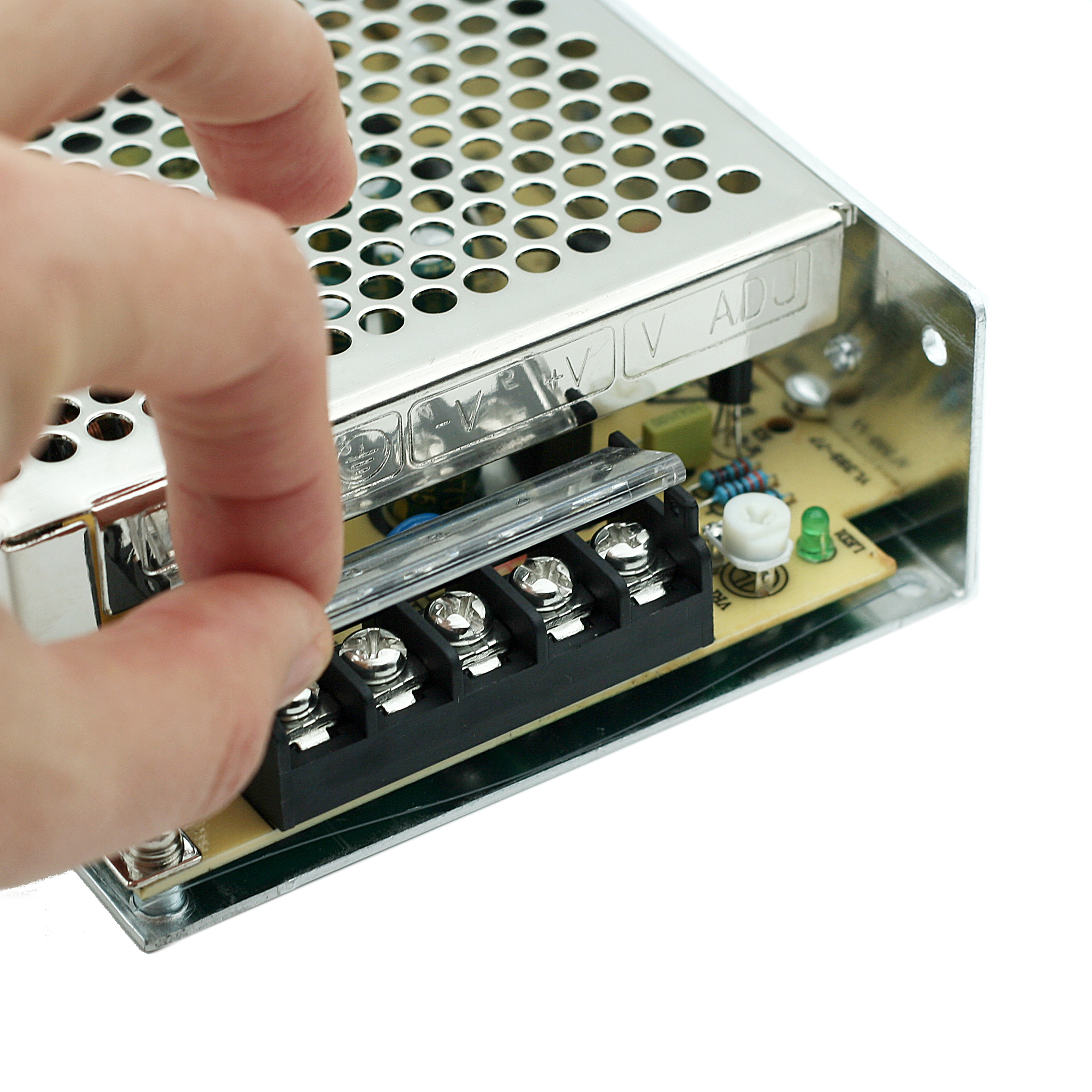 Источник питания INNOCONT. Вход: 220VAC, 0.52А, выход: 50W, 24VDC, 2.1A,-10 +50С, IP20, типы защиты: КЗ, перегрузка, перенапряжение SB-P-50-24