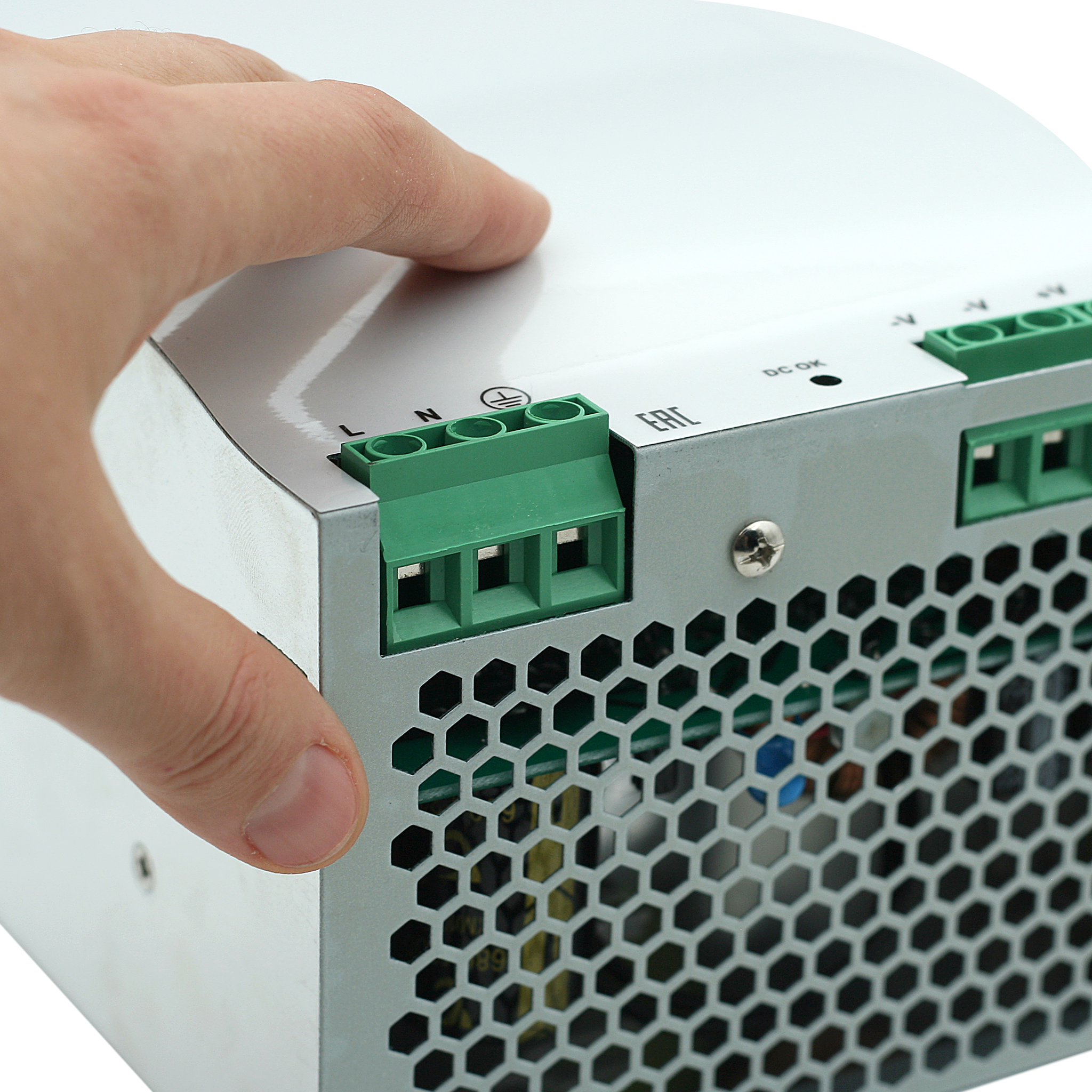 Источник питания INNOCONT на DIN-рейку, -10 +50С, IP20, вход: 220VAC, 4.5А, выход: 400W, 24VDC, 16.5A, типы защиты: КЗ, перегрузка, перенапряжение SB-D-400-24