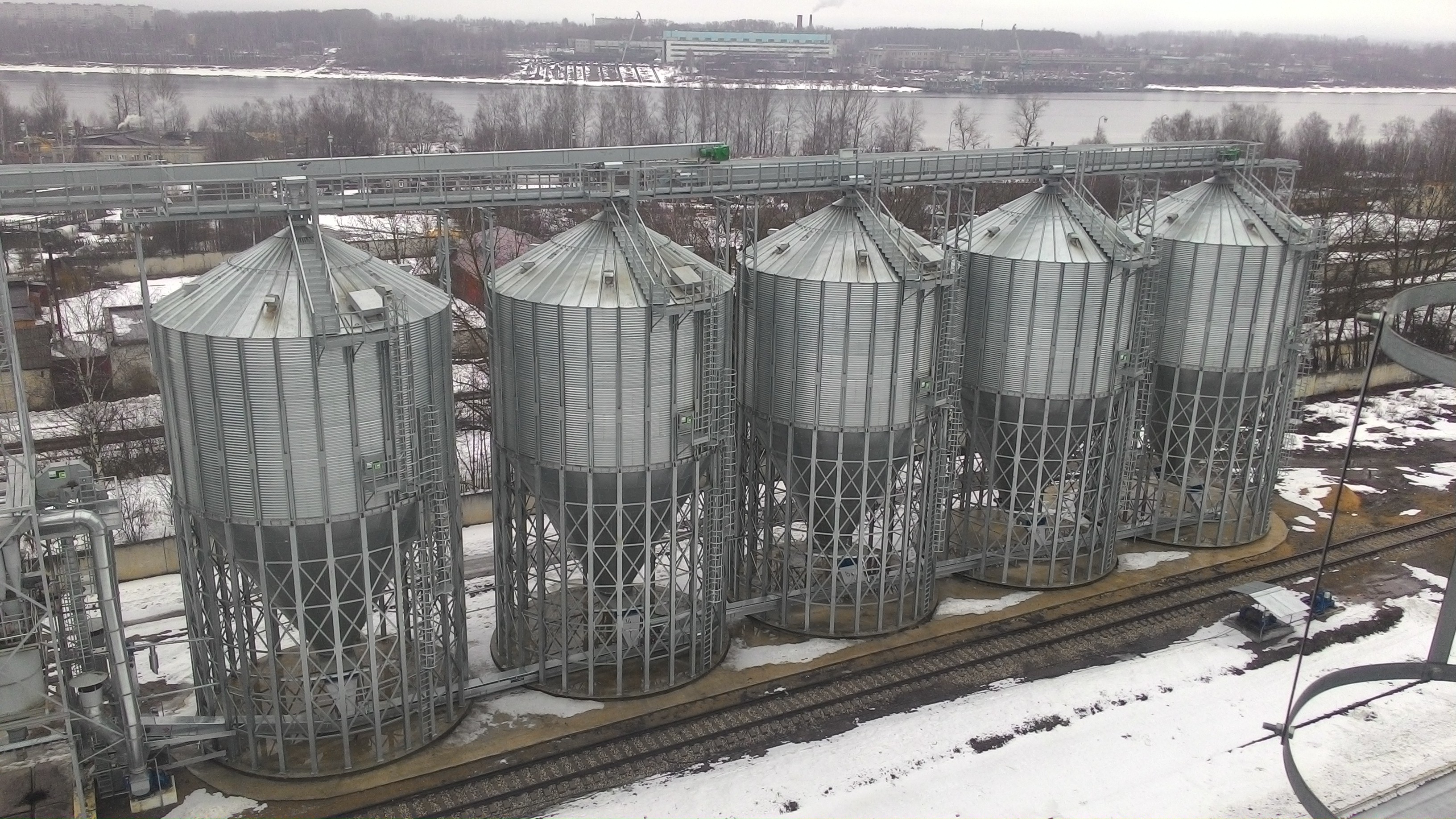 Пример применения датчика INNOLEVEL серии N-Ex для исключения переполнения силосов с зерном